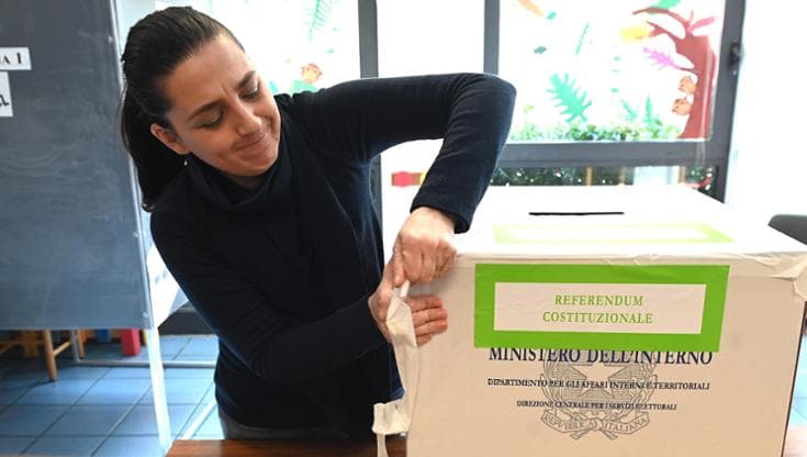 La Costituzione non si tocca, la lezione che arriva dai 15 milioni di No al referendum - Bari