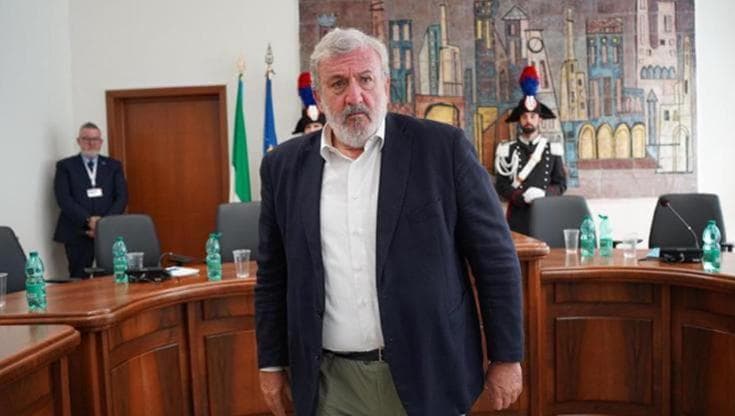 Immagine del post 18699 - Bari “Io, da risorsa a problema”. Lo sfogo di Emiliano da gennaio fermo, in attesa delle Politiche 2027 - Bari