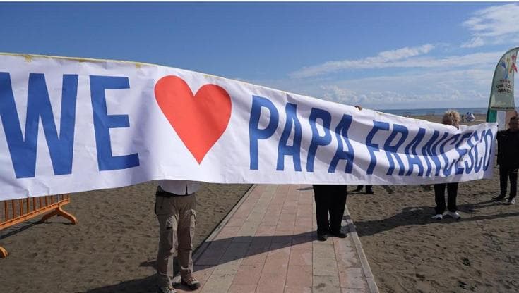 Immagine del post 6476 - Bari “We love papa Francesco”. La dedica speciale dal festival degli aquiloni a Margherita di Savoia - Bari