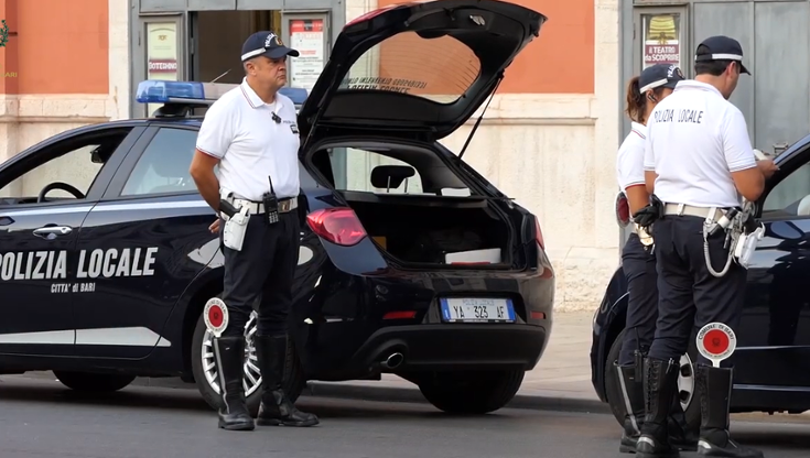 Bari, passeggino travolto sulle strisce da scooter vicino a parco 2 Giugno: due bimbi in ospedale - Bari