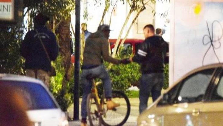 Spacciavano droga nelle scuole: indagati due minorenni di Maglie. A incastrarli i selfie sui social - Bari