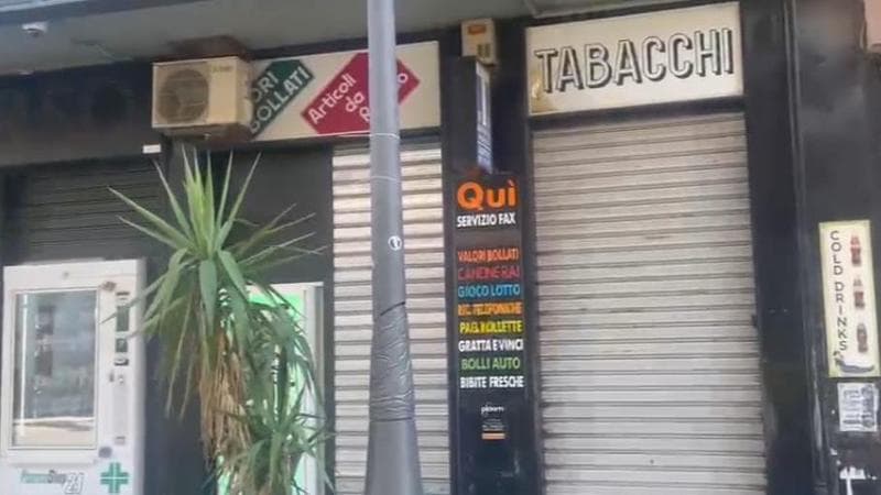 Cerignola, assalto armato con kalashnikov in pieno giorno in una tabaccheria: “Lo Stato dov’è?” - Bari