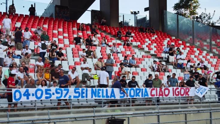 Immagine del post 22135 - Bari Protti, in migliaia allo stadio per la cerimonia di intitolazione della curva nord - Bari