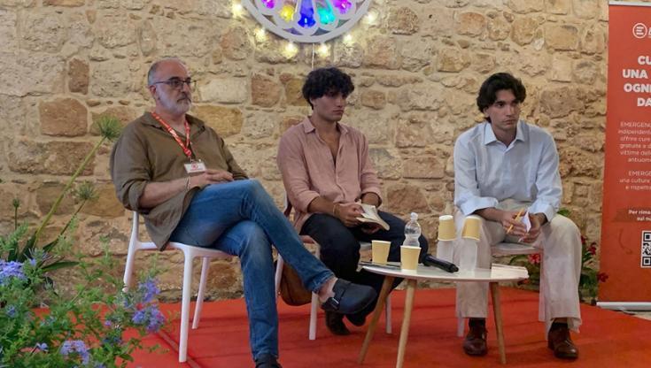 Ritrovata l’auto rubata a Brindisi agli autori del libro di poesie su Gaza. Emergency: “Grazie” - Bari