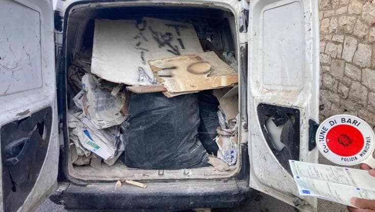 Immagine del post 11033 - Bari Maximulta a svuotacantine di 22 anni di Bitonto: trasportava oltre cento chili di rifiuti irregolari - Bari