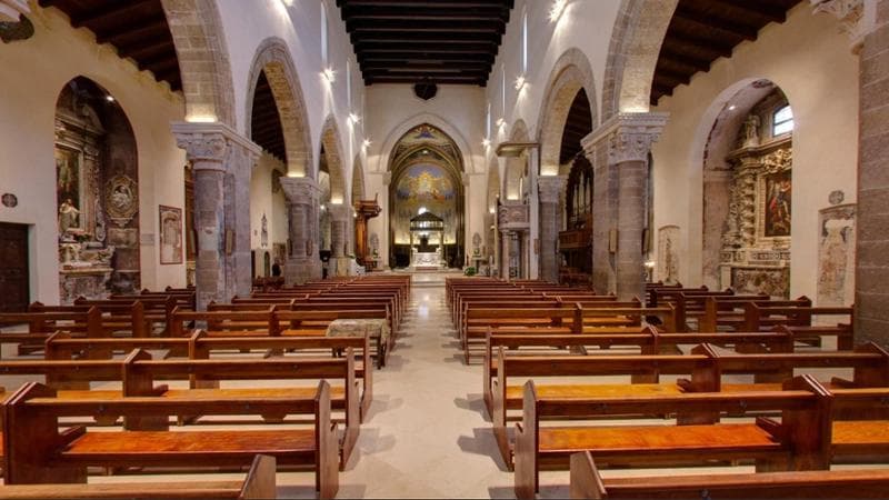 Immagine del post 24248 - Bari Non vuole pagare per visitare la cattedrale, scatta l’aggressione: denunciato dipendente Asl a Nardò - Bari