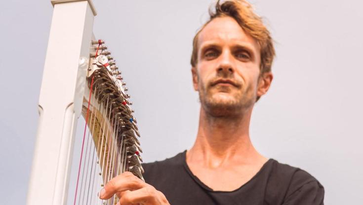 “Aiutatemi a ritrovare l’arpa”: appello del musicista svolacco Rizman dopo il furto a Polignano - Bari