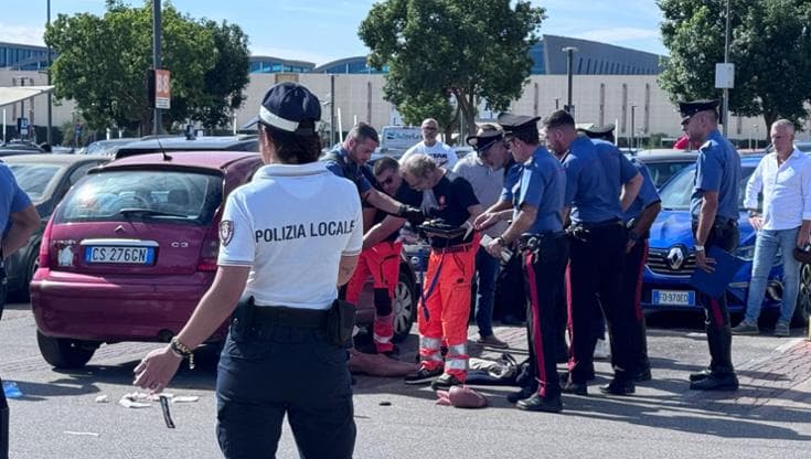 Immagine del post 12065 - Bari Molfetta, rapina a mano armata al centro commerciale. Colpi di pistola nel parcheggio, 2 feriti - Bari