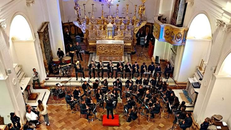 Immagine del post 13140 - Bari Manfredonia in lutto per la morte di una flautista di 38 anni. S’indaga sull’ipotesi suicidio - Bari