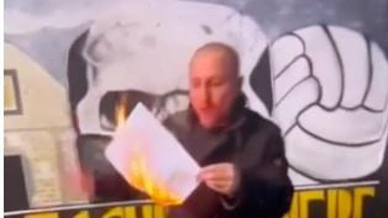 Immagine del post 17675 - Bari “Il daspo a fuoco”, in Salento allarme per la rivolta dei tifosi: minacce al questore con un rap - Bari
