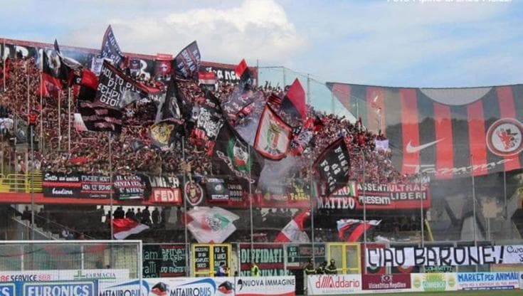 Immagine del post 19801 - Bari C’era una volta Zemanlandia, il Foggia retrocede in serie D: “Un dramma sportivo, chiediamo scusa” - Bari