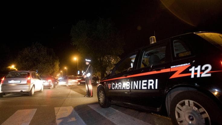 Spara in piazza al rivale in amore con un fucile a canne mozze: ai domiciliari un uomo di 60 anni - Bari