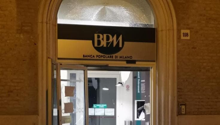 San Severo, fanno esplodere bancomat in centro: in provincia di Foggia il 13esimo assalto dell’anno - Bari