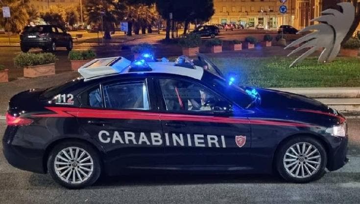 Immagine del post 19809 - Bari "Venite, papà picchia mamma": figlio di 12 anni si nasconde sotto il letto e chiama i carabinieri - Bari