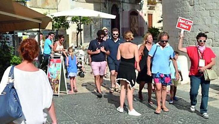 A Bari solo 600 strutture ricettive su 1.614 in regola con la tassa rifiuti. “Ora più controlli” - Bari