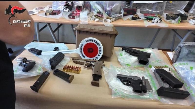 Bari, in una cella frigorifera dell’Ipercoop trovati 70 chili di droga a un arsenale - Bari