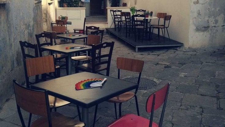 “Siete uomini a metà”: una condanna per aggressione omofoba al titolare di un bar queer a Leverano - Bari