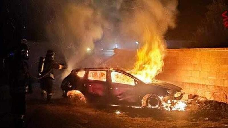 Immagine del post 11052 - Bari Emergenza roghi a Gallipoli, ennesimo incendio di un'auto: il quarto episodio in meno di due mesi - Bari