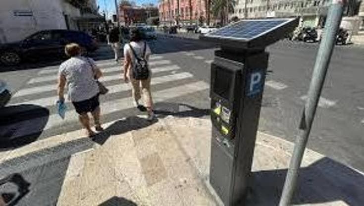 Immagine del post 11065 - Bari Furbetti dei parcometri, a Bari la denuncia dell’Amtab: “L’adesivo per pagare online è una truffa” - Bari
