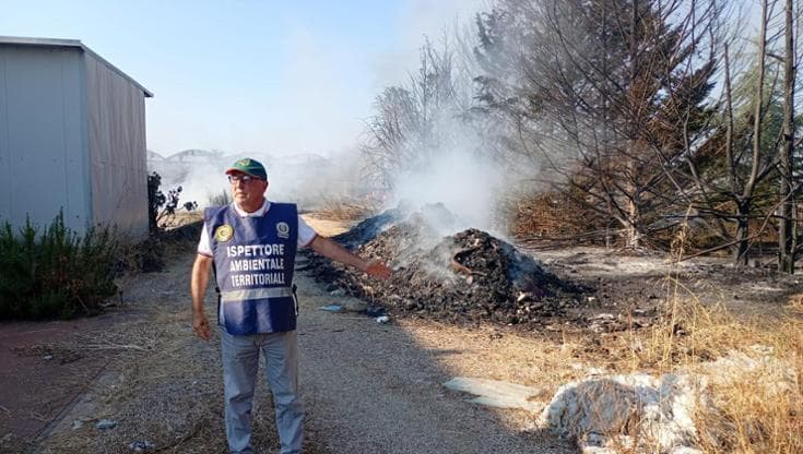 Immagine del post 11047 - Bari Maxi rogo di rifiuti a Cerignola in ex azienda diventata discarica illegale: “Ambiente a rischio” - Bari