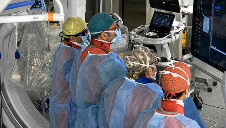 Bimba di 6 anni schiacciata da acquasantiera in chiesa, salvata al Policlinico di Bari - Bari