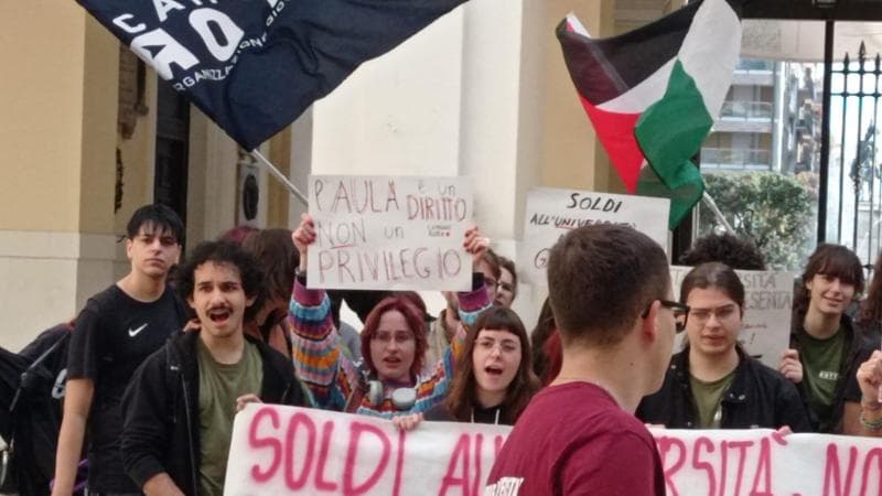Immagine del post 13157 - Bari Bari, all'Ateneo la protesta degli studenti contro il sovraffollamento. "Più aule e meno bombe" - Bari
