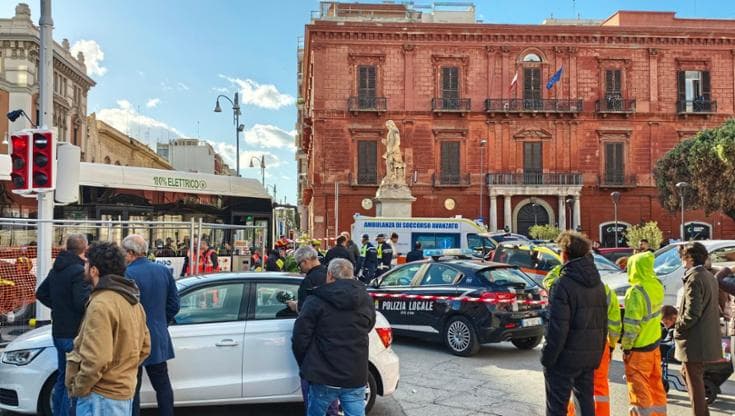 Bari, muore in monopattino investito da un autobus in pieno centro - Bari