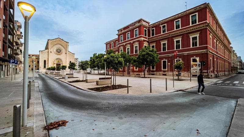 Fruttivendolo a 12 anni per mantenere la famiglia, così una scuola di Bari lo ha aiutato a studiare - Bari