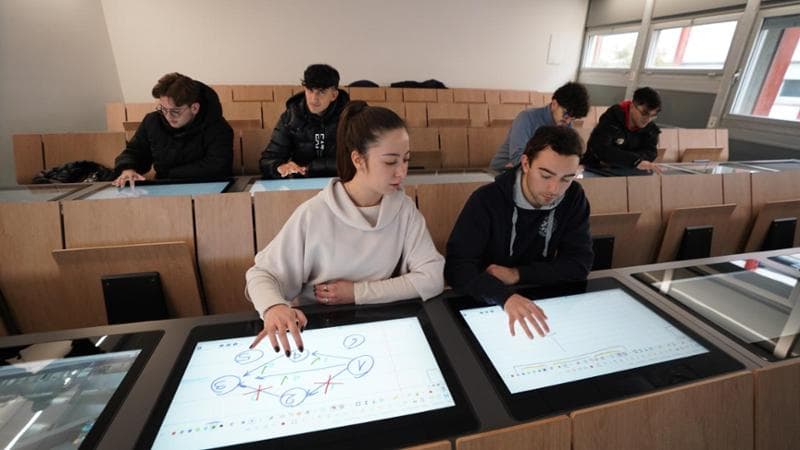 Aule digitali al PoliBa: al posto di lavagne e proiettori, arrivano schermi touch e realtà virtuale - Bari