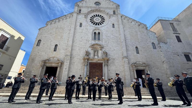Bari, un concerto itinerante per il compleanno dell'Aeronautica Militare: la festa per i 102 anni - Bari