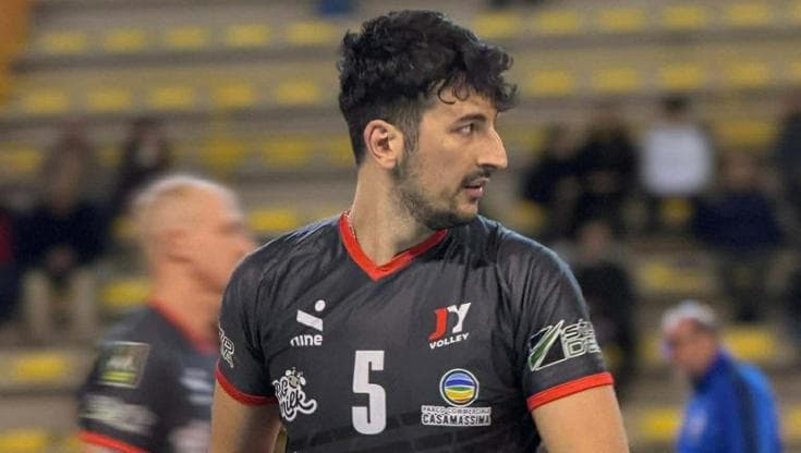 Crea un app per coinvolgere i tifosi nei match di volley. Alberto Marra: “Vinciamo in campo e fuori” - Bari