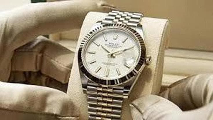 Vendevano orologi contraffatti spacciandoli per originali: quattro condanne per la “banda dei Rolex” - Bari