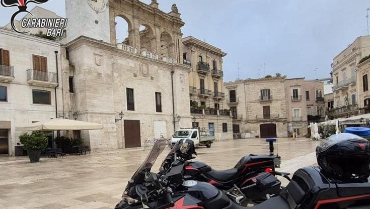 Elicottero e cani antidroga, a Bari controlli dei carabinieri nel borgo antico - Bari