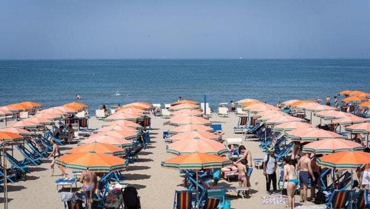Immagine del post 11073 - Bari Salento, lite in spiaggia: ventenne accoltellato da un gruppo di turisti e medicato con 50 punti - Bari