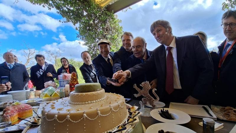 Voto anticipato e rimpasto nei capannelli della masseria di Vespa. Lollobrigida apre al turnover - Bari