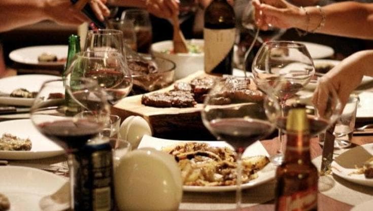 Immagine del post 6601 - Bari Ordinano pesce e vino ma fuggono senza pagare il conto da 400 euro: banda degli scrocconi in azione - Bari