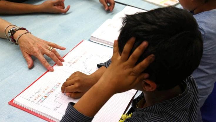 Schiaffi al figlio di 12 anni che non vuole andare al doposcuola: papà indagato per maltrattamenti - Bari
