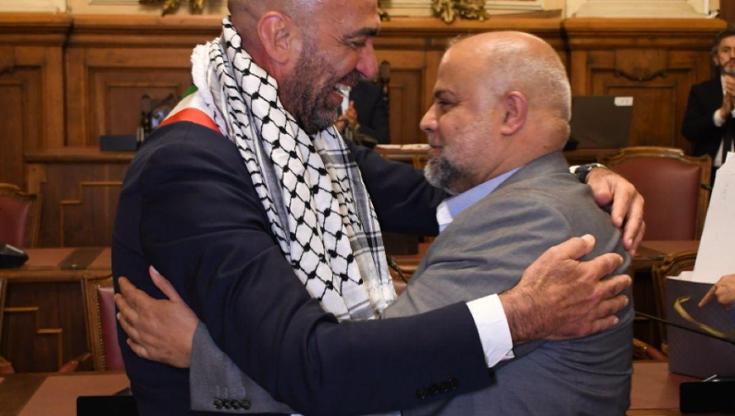 Immagine del post 7825 - Bari Bari, al giornalista palestinese Wael Al-Dahdouh consegnate le chiavi della città: “Non siamo soli” - Bari
