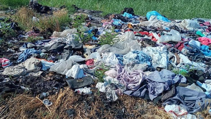 Immagine del post 22213 - Bari Foggia, montagne di vestiti ostruiscono l’argine del torrente: “Oltre 100 tonnellate di rifiuti” - Bari
