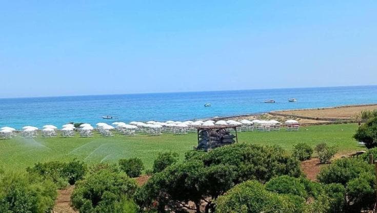 Immagine del post 22181 - Bari “Prato inglese e spritz nell’area naturale”, Costa Ripagnola polemiche per apertura del beach resort - Bari