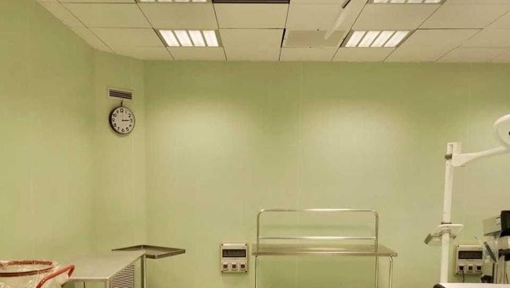 Trani, il maltempo fa crollare il controsoffitto della sala operatoria: “Carenze strutturali” - Bari