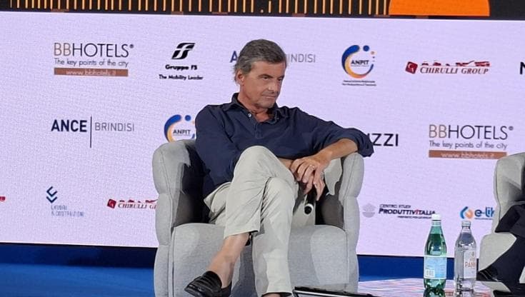 Immagine del post 11128 - Bari Regionali in Puglia, Calenda: “Azione pronta a sostenere Decaro ma Emiliano deve farsi da parte” - Bari