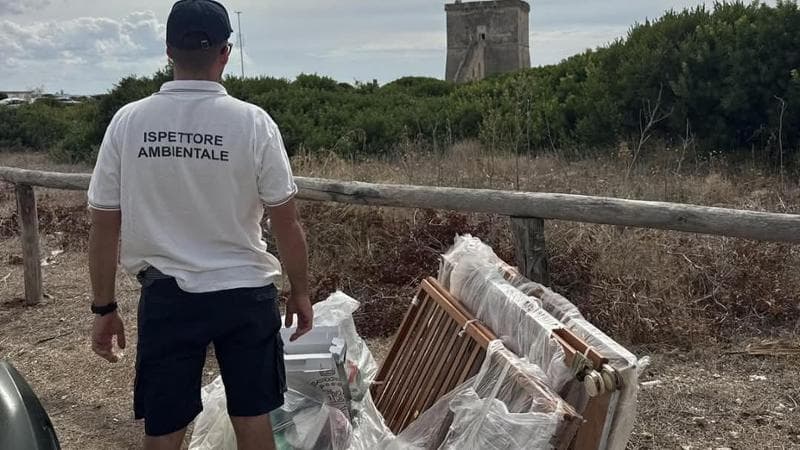 Smonta una camera da letto e butta tutto nella riserva naturale: identificato dagli estratti conto - Bari