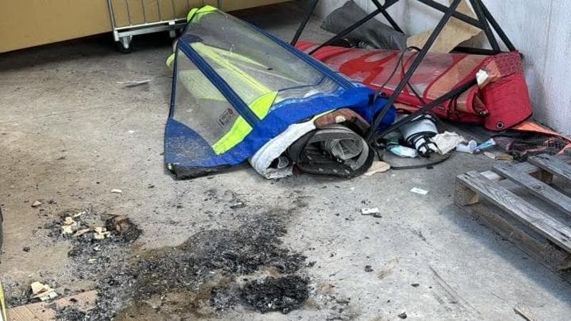 Immagine del post 25453 - Bari A San Girolamo dopo la chiesa fiamme anche nella scuola surf: “Ormai siamo nel pugno dei vandali” - Bari