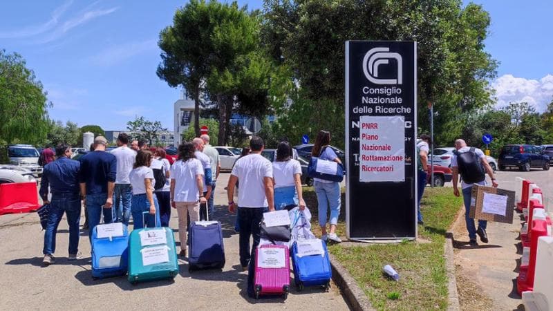 Immagine del post 25474 - Bari Lecce, protestano i ricercatori Cnr: “Mandati via, la nostra esperienza un ostacolo alla stabilità” - Bari