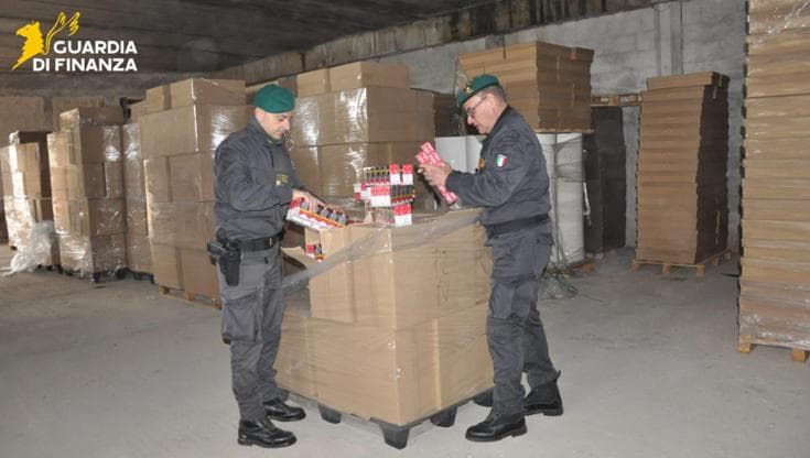 Immagine del post 14397 - Bari Fabbrica di sigarette clandestina sequestrata a Brindisi: lavoratori dormivano all’interno - Bari