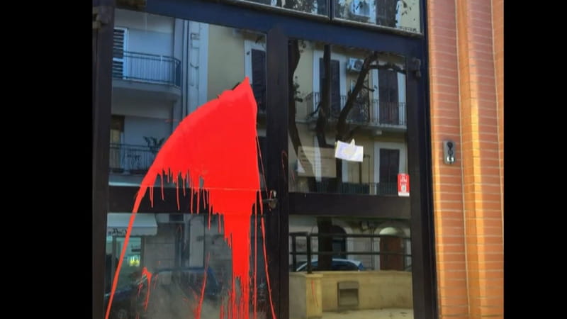 Raid al Municipio I di Bari, rivendicazione da un collettivo di anarchici: “Colpiremo tutti” - Bari