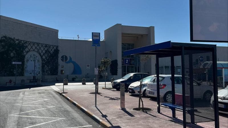 Immagine del post 18840 - Bari Taranto, scivola su acini d'uva nel centro commerciale e si frattura l'omero: 23mila euro a cliente - Bari