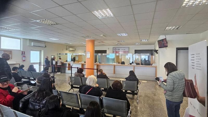 “Sembra un girone dell’inferno ma è il Cup il lunedì mattina”: a Lecce 200 persone in attesa - Bari