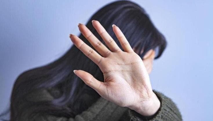 Immagine del post 6649 - Bari “Ti brucio viva”. Offese e insulti alla compagna dopo aver parlato con un altro uomo: condannato - Bari